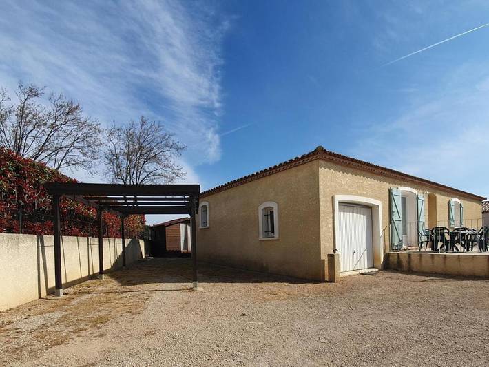 Location de vacances pour 5 personnes, avec terrasse ainsi que jardin et piscine à Aigues-Vives (Hérault) - 2