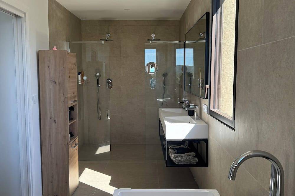 Contemporary villa with pool in Provence in Rognes, Region de Aix-en-Provence