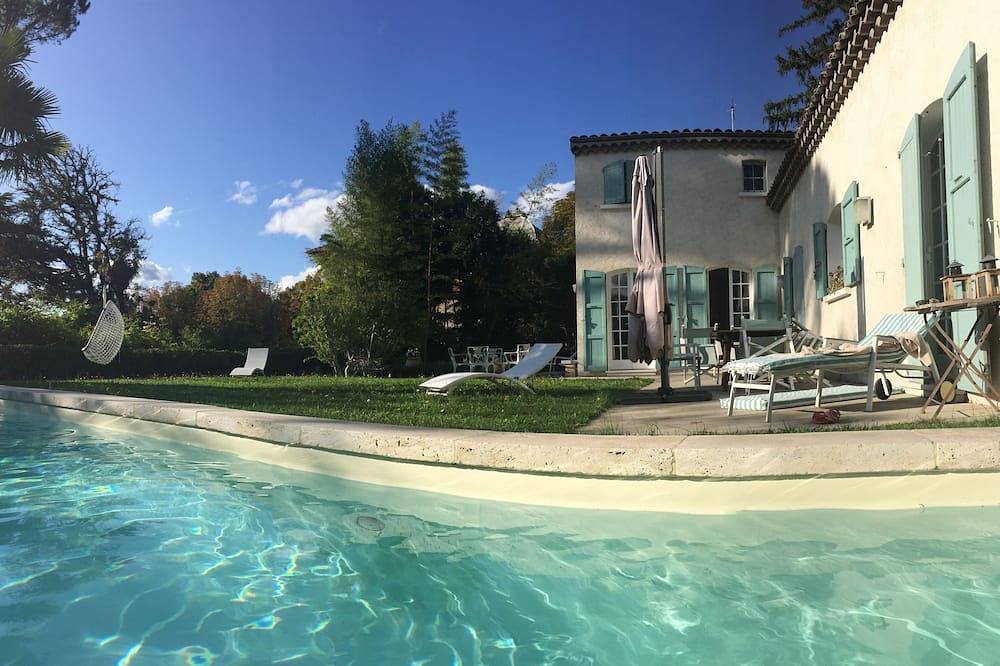 Charming villa, exceptional view over the rooftops of Manosque, heated swimming pool in Manosque, Parc naturel régional du Luberon