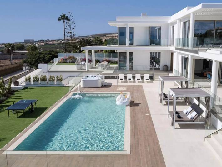 Villa für 8 Personen, mit Terrasse und Whirlpool sowie Garten und Sauna in Adeje