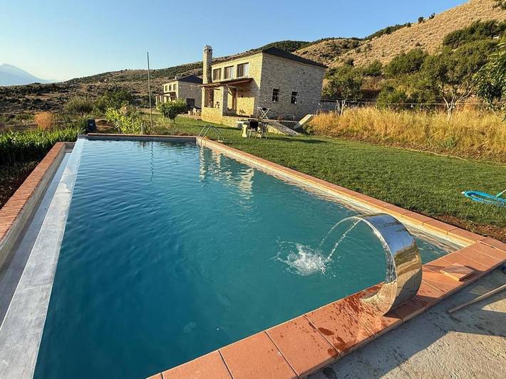Villa mit pool für 6 Personen, mit Terrasse und Garten sowie Pool und Ausblick, mit Haustier in Albanien