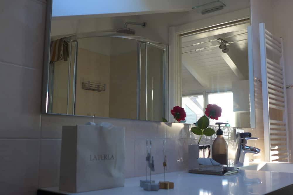 Entire apartment, Casa Marcone charming apartment between the Cinque Terre, Tigullio and Portofino in Deiva Marina, Riviera di Levante