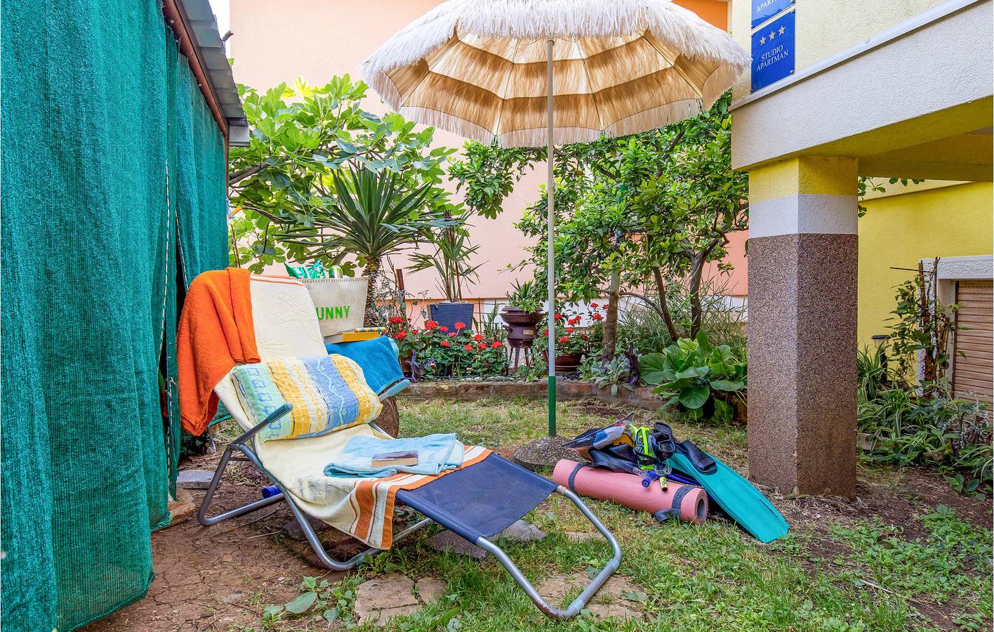 Ganze Ferienwohnung, Gemütliche Ferienwohnung mit Terrasse, WLAN und Parkplatz, 2 km vom hundefreundlichen Strand entfernt in Ika, Opatija Riviera