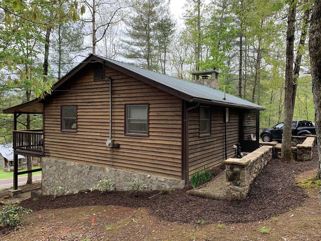Whispering Pines Retreat in the Smokies in Macon County