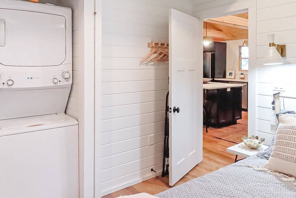 Beautiful updated lakefront home with a washer/dryer, grill & dog-friendly in Moultonborough, Lake Winnipesaukee