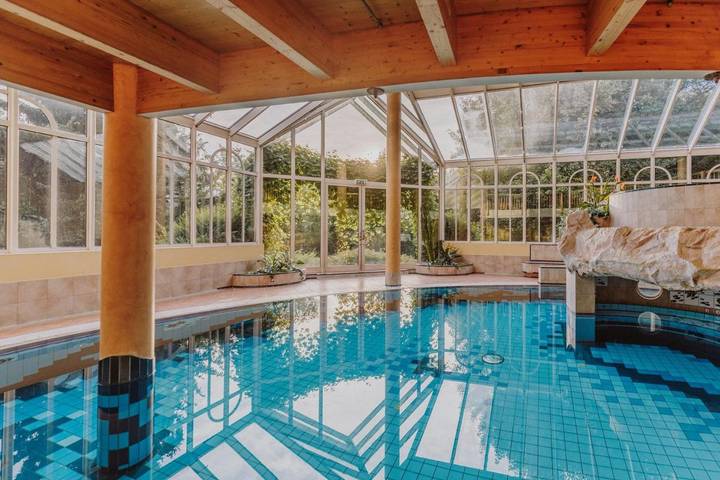 Hotel für 4 Personen, mit Balkon und Terrasse sowie Garten und Pool