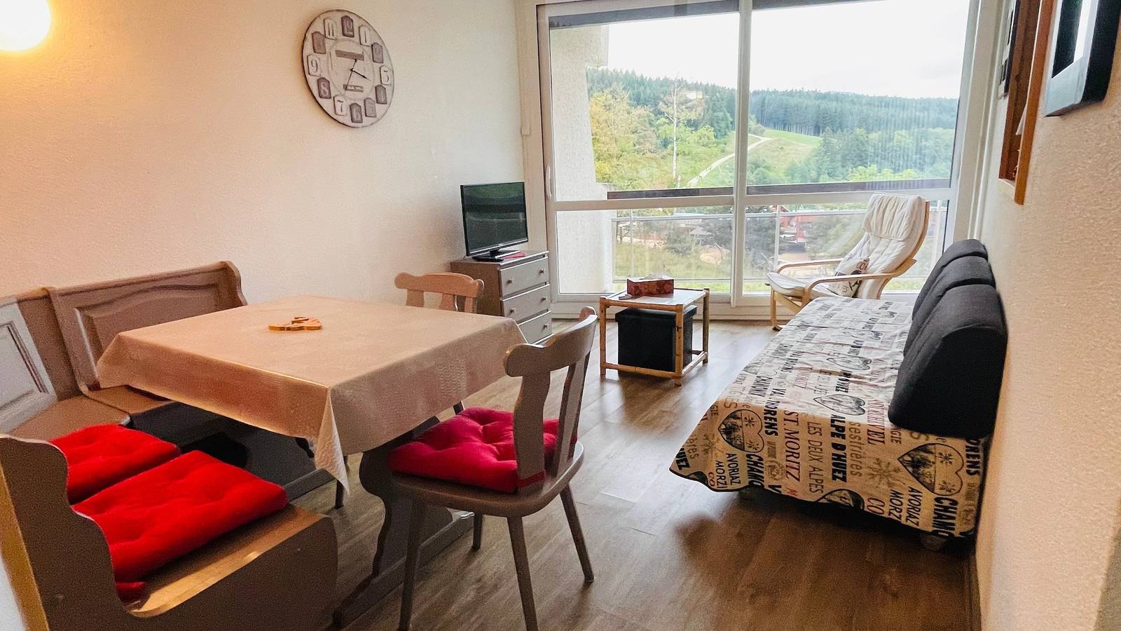 Apartamento entero, Apartamento 'T3 Charmant Au Pieds Des Pistes' con vistas a la montaña y balcón in Villard-de-Lans, Parc naturel régional du Vercors