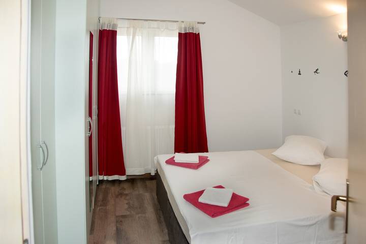 Ferienwohnung für 4 Personen, mit Pool und Balkon/Terrasse, mit Haustier in Sibenik