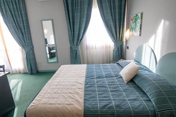 Hôtel pour 3 personnes, avec vue et balcon à Sondrio - 2