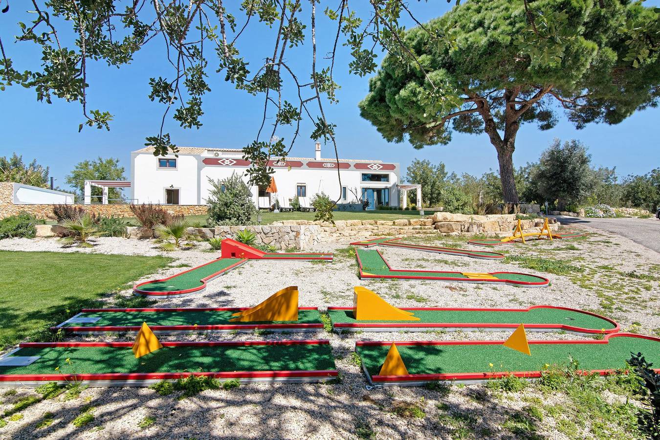 Apartamento inteiro, "Apartamento I Villa Rodrigues" - Apartamento de Férias com Ar Condicionado, Piscina e Jardim in Boliqueime, Distrito de Faro
