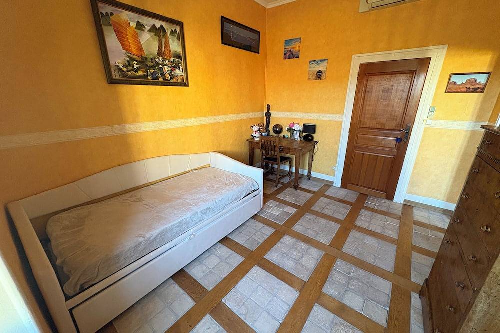 Ganze Wohnung, La Parenthèse, 2 bedrooms & terrace in Bourg-Saint-Andéol, Privas