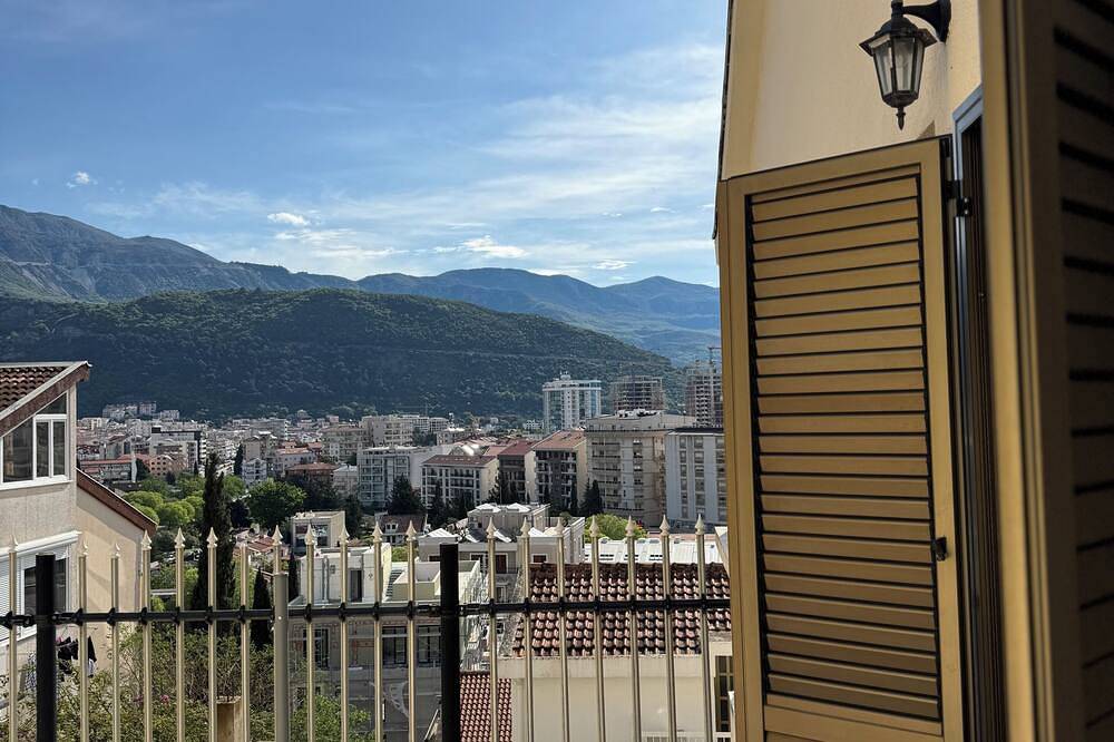 Apartamento entero, Triple 1 bedroom apartment with garden view in Budva, Municipio de Budva
