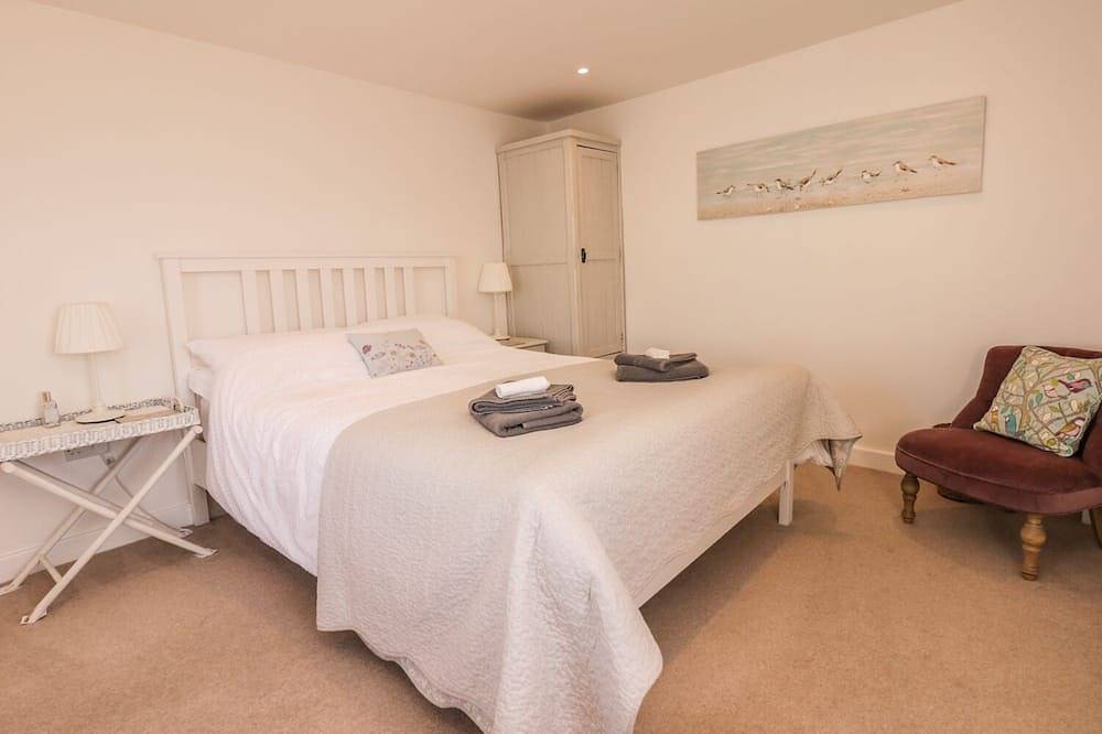 Searles, pet friendly, luxury holiday cottage in Lympstone in Lympstone, Devon