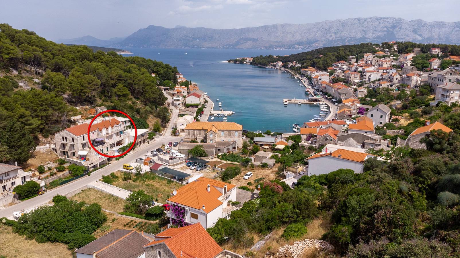 Ganze Wohnung, 2-Zimmer-Ferienwohnung mit Terrasse und Meerblick Povlja (Brac) A-12352-a in Povlja, Brac
