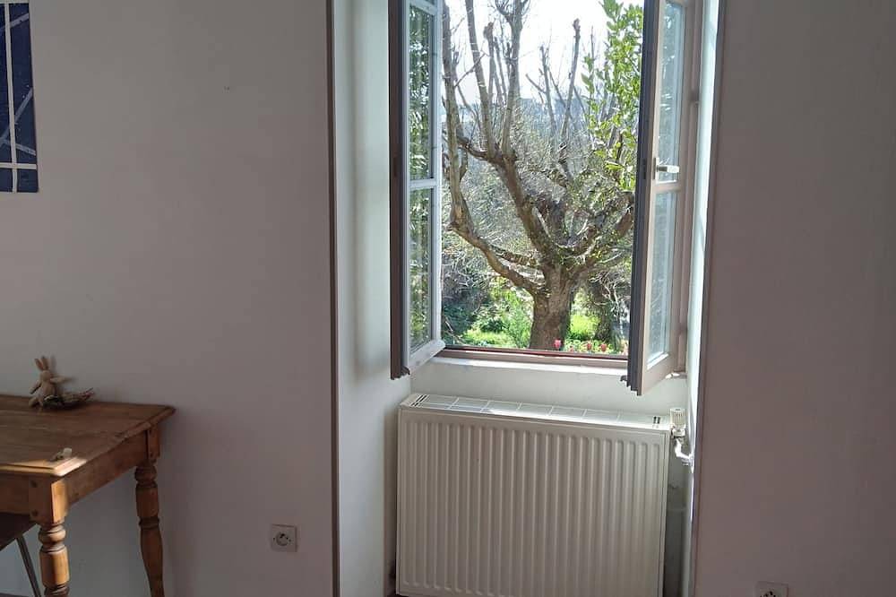 Ganze Wohnung, Downtown apartment with garden in Avallon, Naturpark Morvan