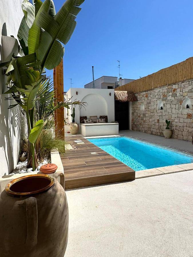 Casa vacanza per 2 persone, con Idromassaggio e Terrazza nonché Giardino e Piscina a Veglie