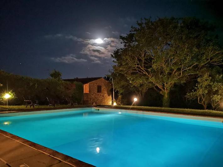 Agriturismo per 3 persone, con panorama e piscina nonché giardino a Casole d'Elsa