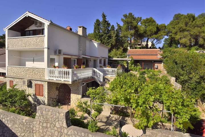 Ferienwohnung für 5 Personen, mit Garten in Mali Lošinj