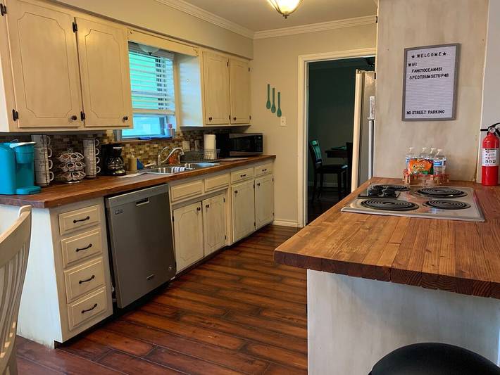 Vacation rental for 8 people, with yard in Grand Prairie