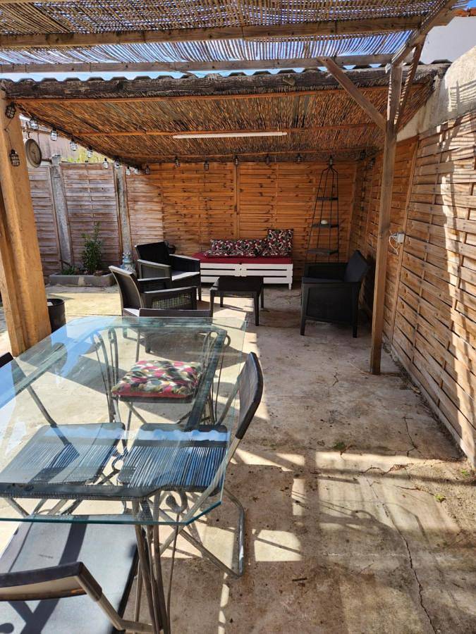 Location de vacances pour 2 personnes, avec vue et terrasse à Gignac-la-Nerthe - 2