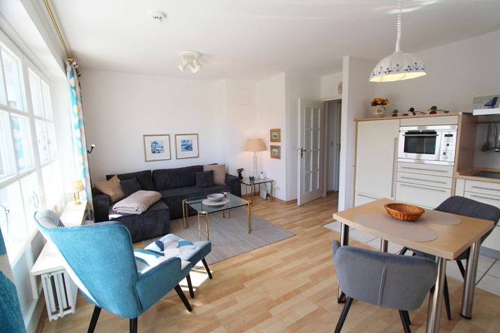 Ganze Wohnung, Liebevoll eingerichtete Ferienwohnung im Erdgeschoss in unmittelbarer strandnähe in Wenningstedt, Sylt