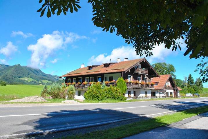 Gästehaus für 3 Personen, mit Terrasse und Ausblick in Ruhpolding