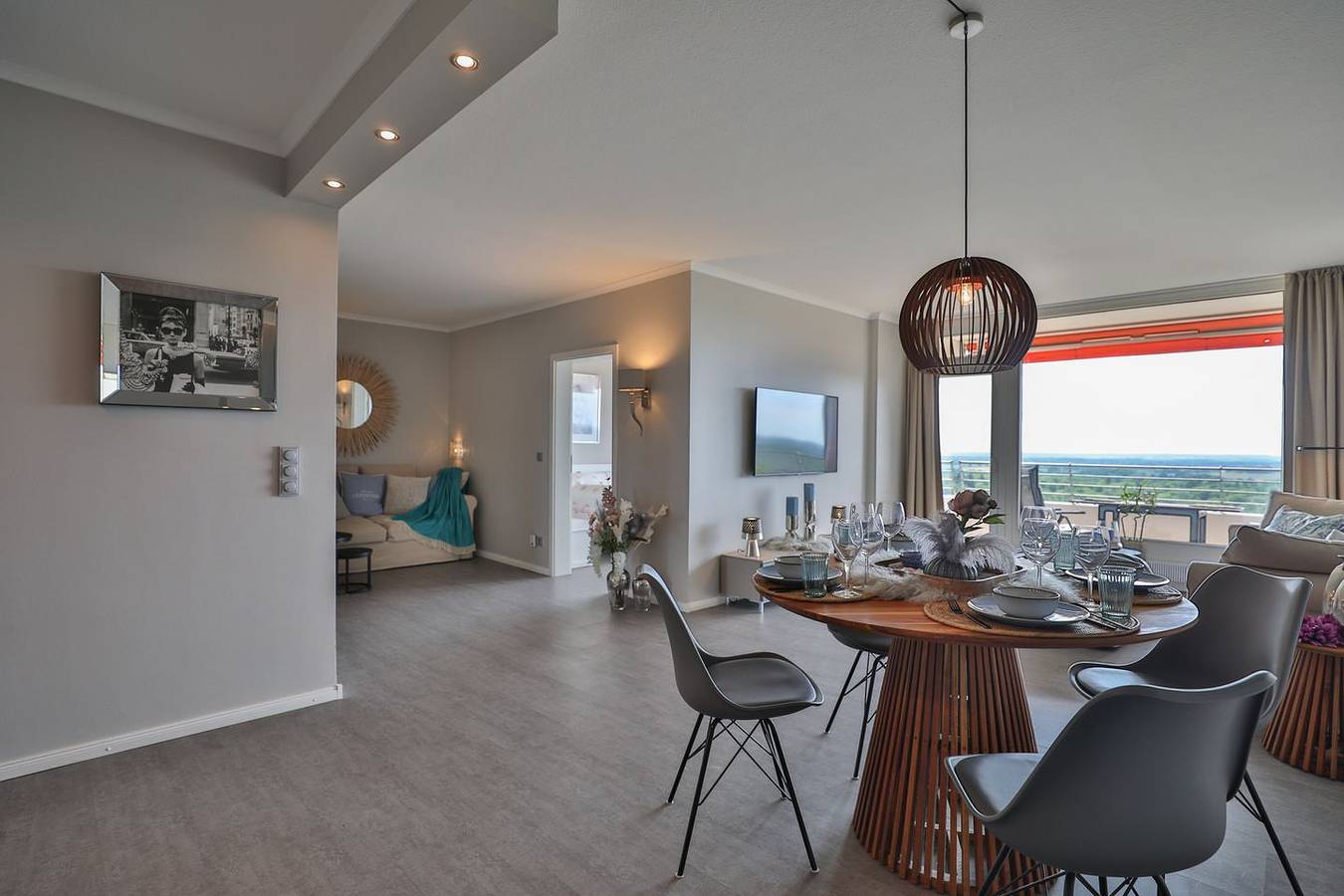 Entire apartment, Luxuriöse 2-Zimmer-Ferienwohnung mit Balkon und Meerblick am Timmendorfer Strand in Timmendorfer Strand, East Holstein