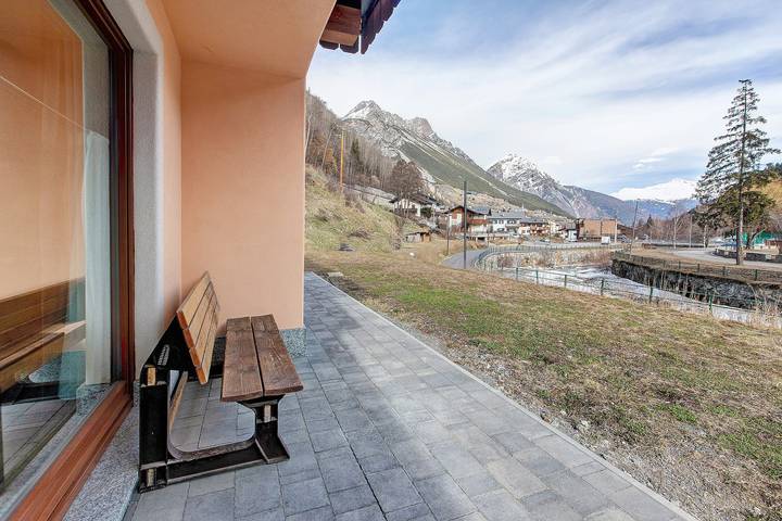 Appartamento per 5 persone, con Balcone e Giardino in Valdidentro