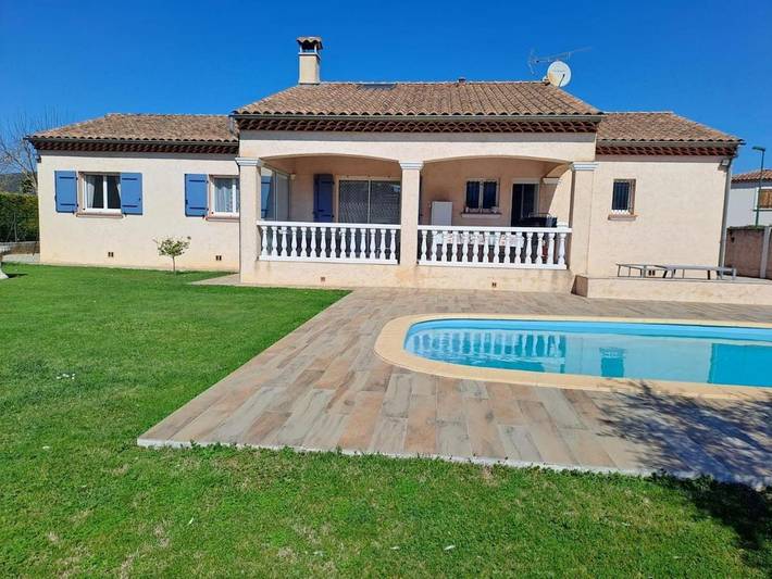 Villa pour 4 personnes, avec piscine ainsi que vue et jardin