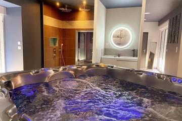 Gîte pour 2 personnes, avec sauna et jacuzzi ainsi que jardin et terrasse à Marigny-Marmande