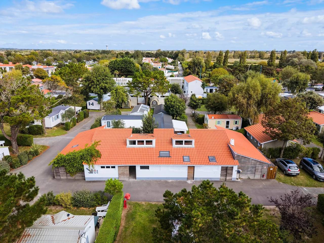 Chalet Confort 1 chambres - 25m2 - terrasse parasol 4 personnes in Saint-Jean-de-Monts, Vendée