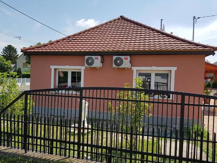 Ferienhaus für 8 Personen, mit Terrasse und Garten sowie Pool