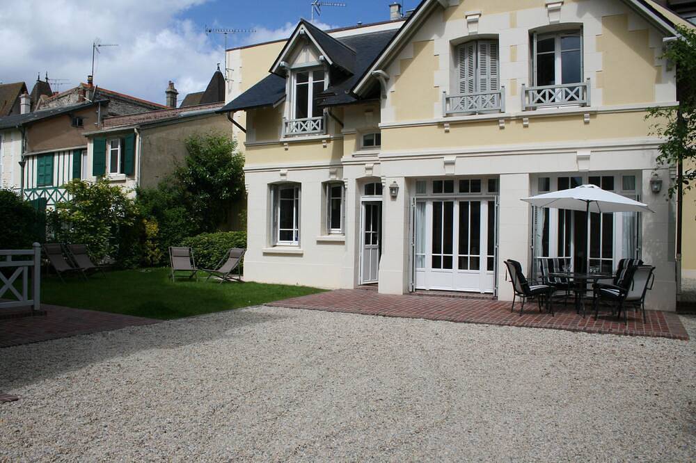 Charmante Villa im goldenen Dreieck von Deauville (Stadtzentrum und Strand). in Deauville, Lisieux und Umgebung