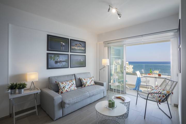 Appartement entier, Mackenzie Zoe Seafront Suite in Mackenzie Beach, District de Larnaca
