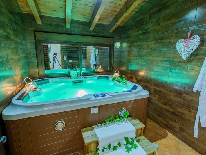 Casa rural para 4 personas, con terraza y piscina, Se admiten mascotas en Laroya - 2