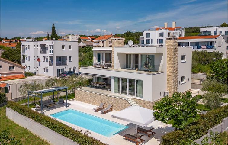 Urlaub am Meer: Gemütliche Ferienwohnung mit Pool und Terrasse, 400 m vom Strand entfernt in Strand Kožino, Zadar (Kommun)