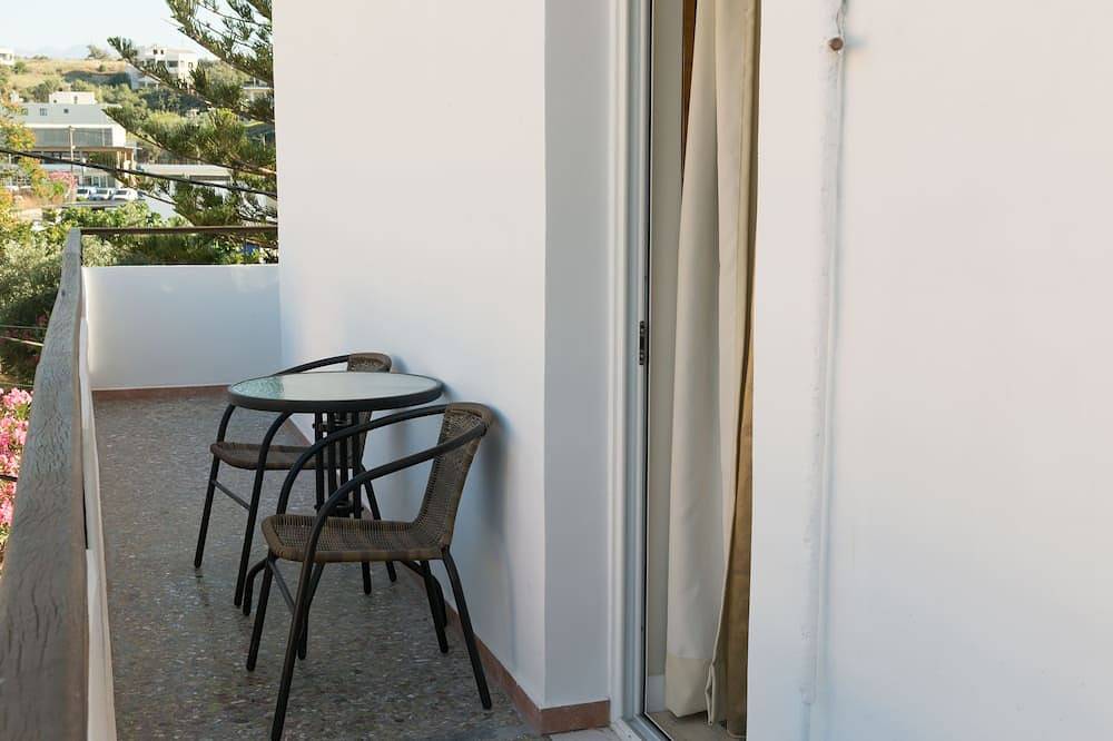 Entire apartment, Newly renovated apartment only 5 minutes away from beach in Chania region