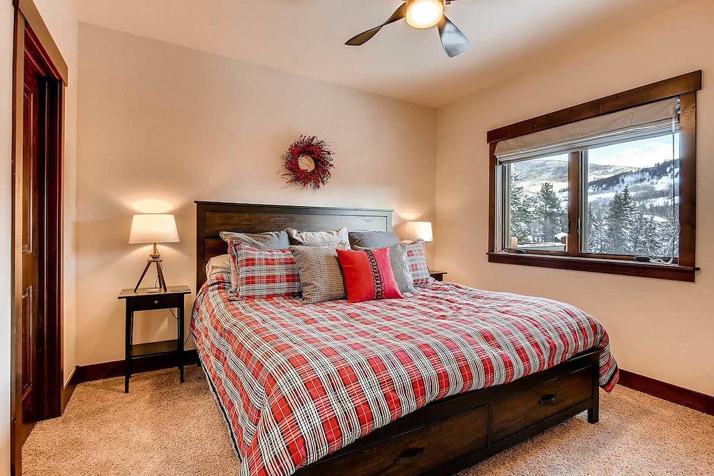 Ganze Wohnung, End-Unit Condo w/Beautiful Blue River & Mountain Views, Free Wifi, & Deck in Silverthorne, Arapaho and Roosevelt National Forests