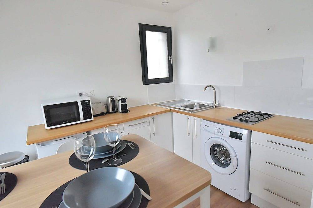 Appartement entier, Charmant F2 tout équipé, refait à neuf. in Vert-le-Grand, Essonne
