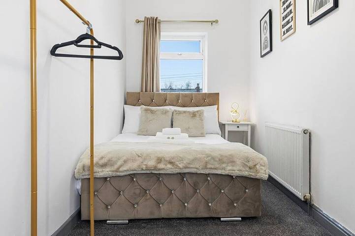 3-Bed House By Eason Stays Short Lets Wigan in Wigan, Grand Manchester