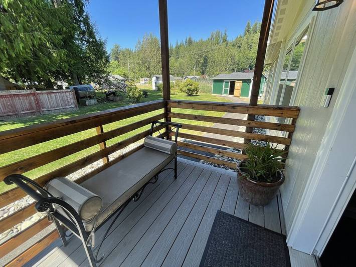 Vacation rental for 10 people, with terrace and pool as well as yard in Snohomish County