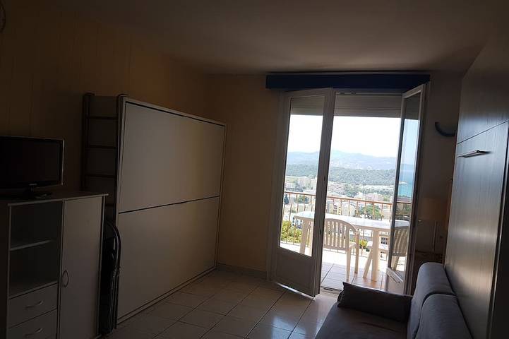 Entire apartment, Studio with sea view balcony for 4 pers. quiet with swimming pool, parking and cellar in Le Lavandou, Mediterranean Coast (France)