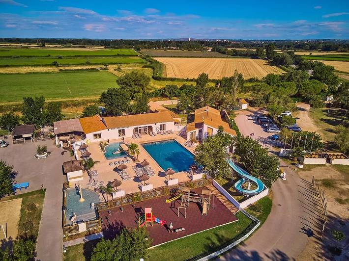 Camping pour 6 personnes, avec terrasse et piscine, animaux acceptés en Camargue - 2