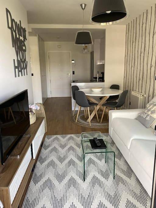 Apartamento entero, Precioso apartamento con terraza y piscina en Portonovo-Sanxenxo in Praia de Caneliñas (Sanxenxo), Sanxenxo