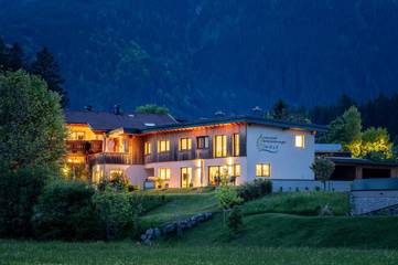 Ferienwohnung für 6 Personen, mit Garten und Ausblick in Höfen