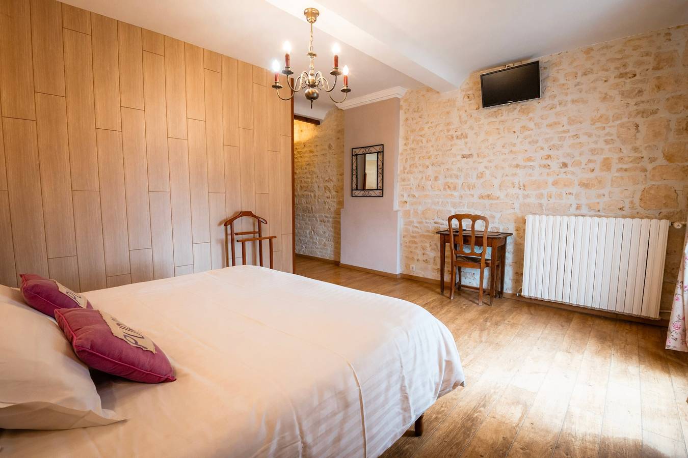 Chambre d’hôtes « Chambre Tulipes » avec jardin partagé et Wi-Fi in Coulombs, Moulins en Bessin