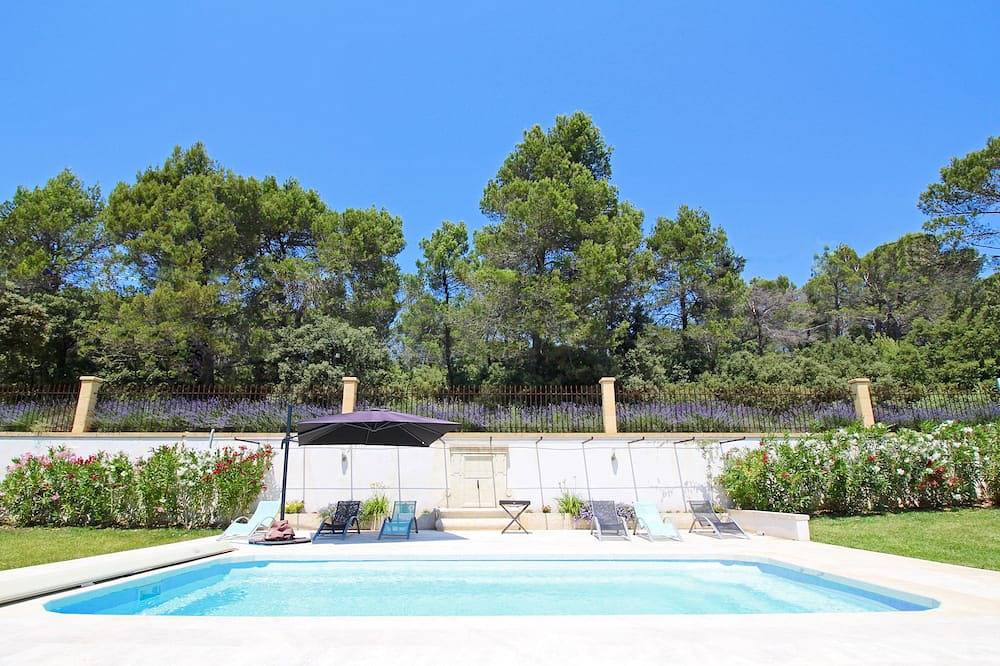Reciente villa de 3 dormitorios, encanto del pueblo tranquilo, piscina cerca de Aix y Luberon in Rognes, Region de Aix-en-Provence