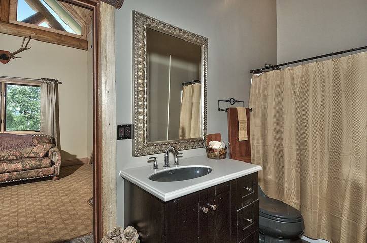 Log cabin for 17 people, with balcony in Colorado