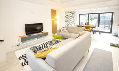 Location de vacances pour 6 personnes, avec jacuzzi ainsi que terrasse et jardin à Merthyr Tydfil