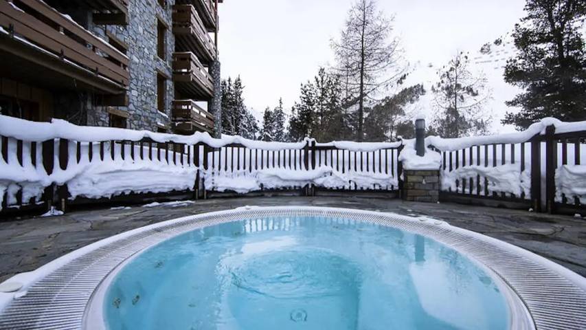 Gîte pour 7 personnes, avec piscine dans Arc 1950